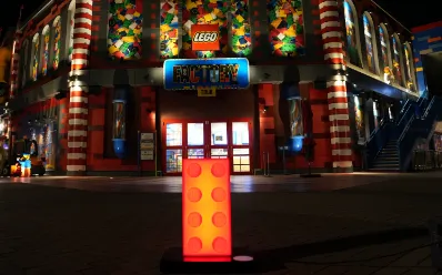 光るブロック　イメージ写真