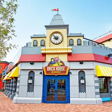 Restaurant Outside Brick House Burgers 650Mini